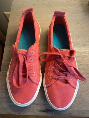Women’s Coral Canvas Lace-Up Sneakers
